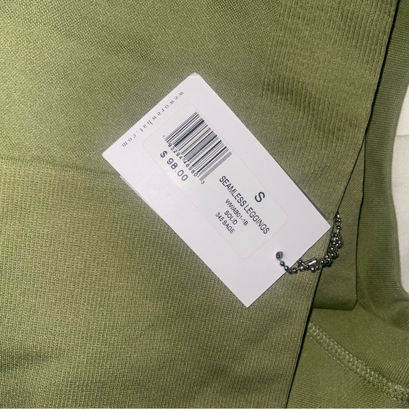 WeWoreWhat | Sage Seamless Leggings & Cropped Sweatshirt Set - Picture 4 of 9